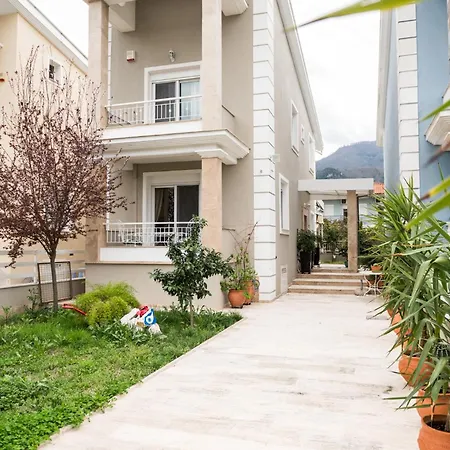 Theros House בית נופש סטאברוס